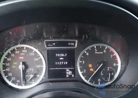 2018 Infiniti Qx30 Premium z USA, uszkodzony, nr VIN SJKCH5CP8JA044056